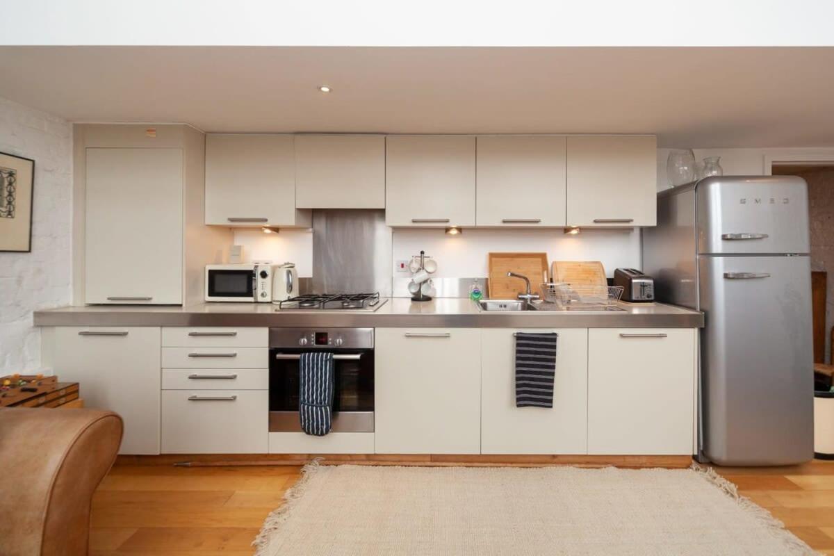 Charming 1 Bedroom Apartment In Old School House ลอนดอน ภายนอก รูปภาพ