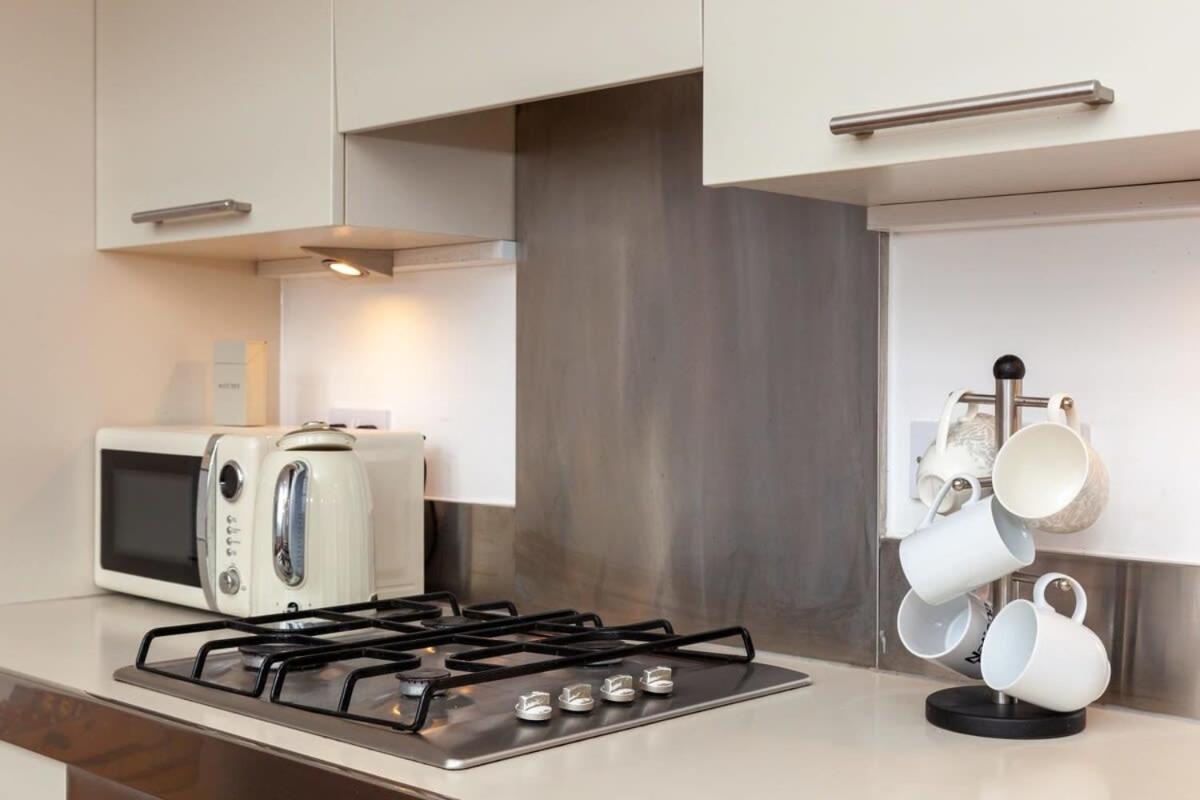 Charming 1 Bedroom Apartment In Old School House ลอนดอน ภายนอก รูปภาพ